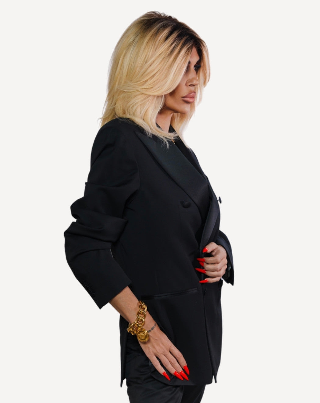Perucă RB #12 purtată de Raluca Bădulescu – portret